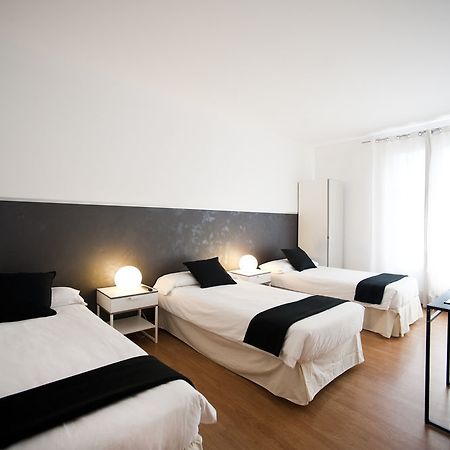 Super Balmes Guest House Барселона Экстерьер фото