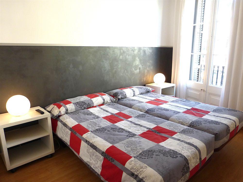 Super Balmes Guest House Барселона Экстерьер фото