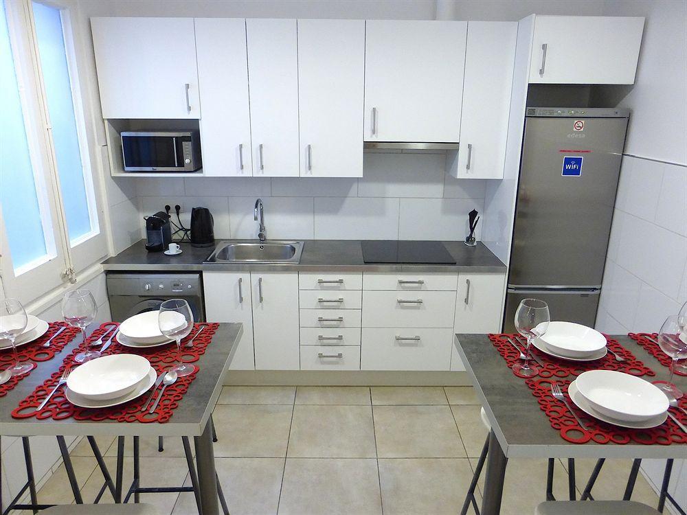 Super Balmes Guest House Барселона Экстерьер фото
