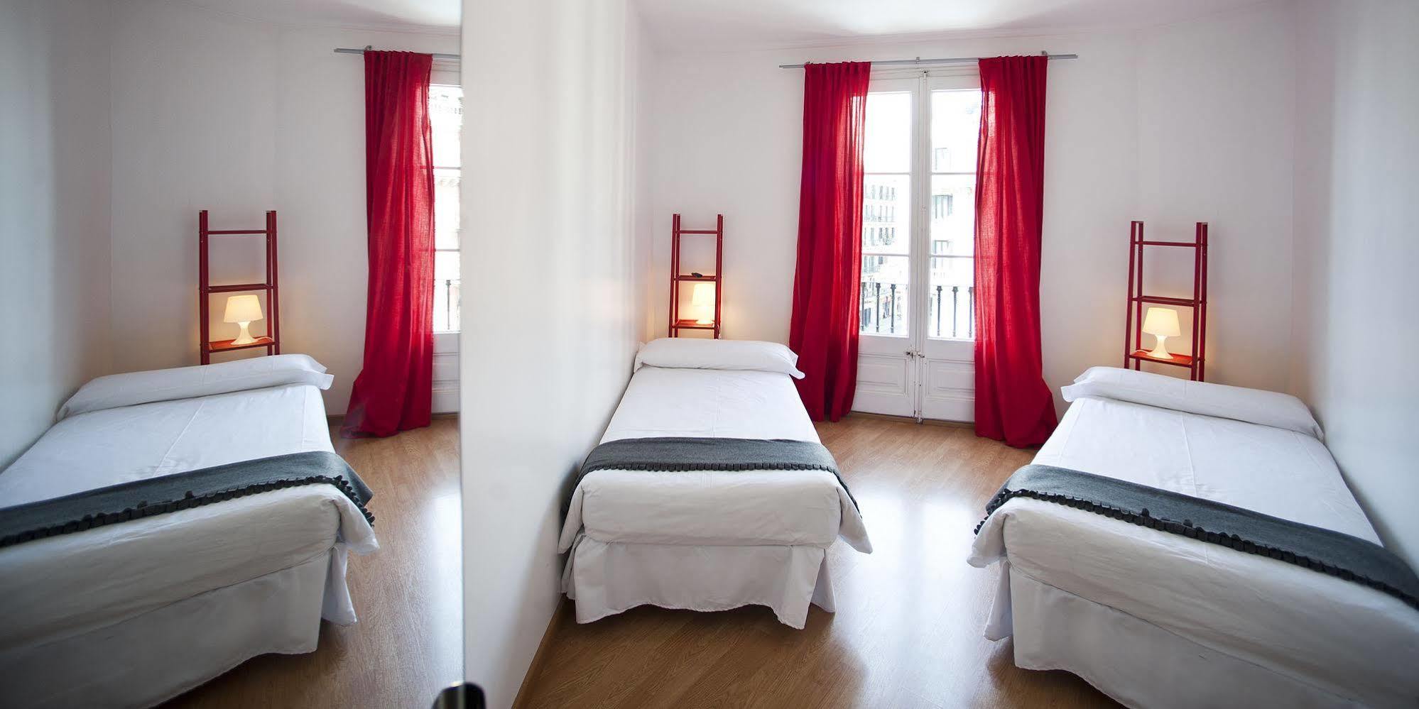 Super Balmes Guest House Барселона Экстерьер фото