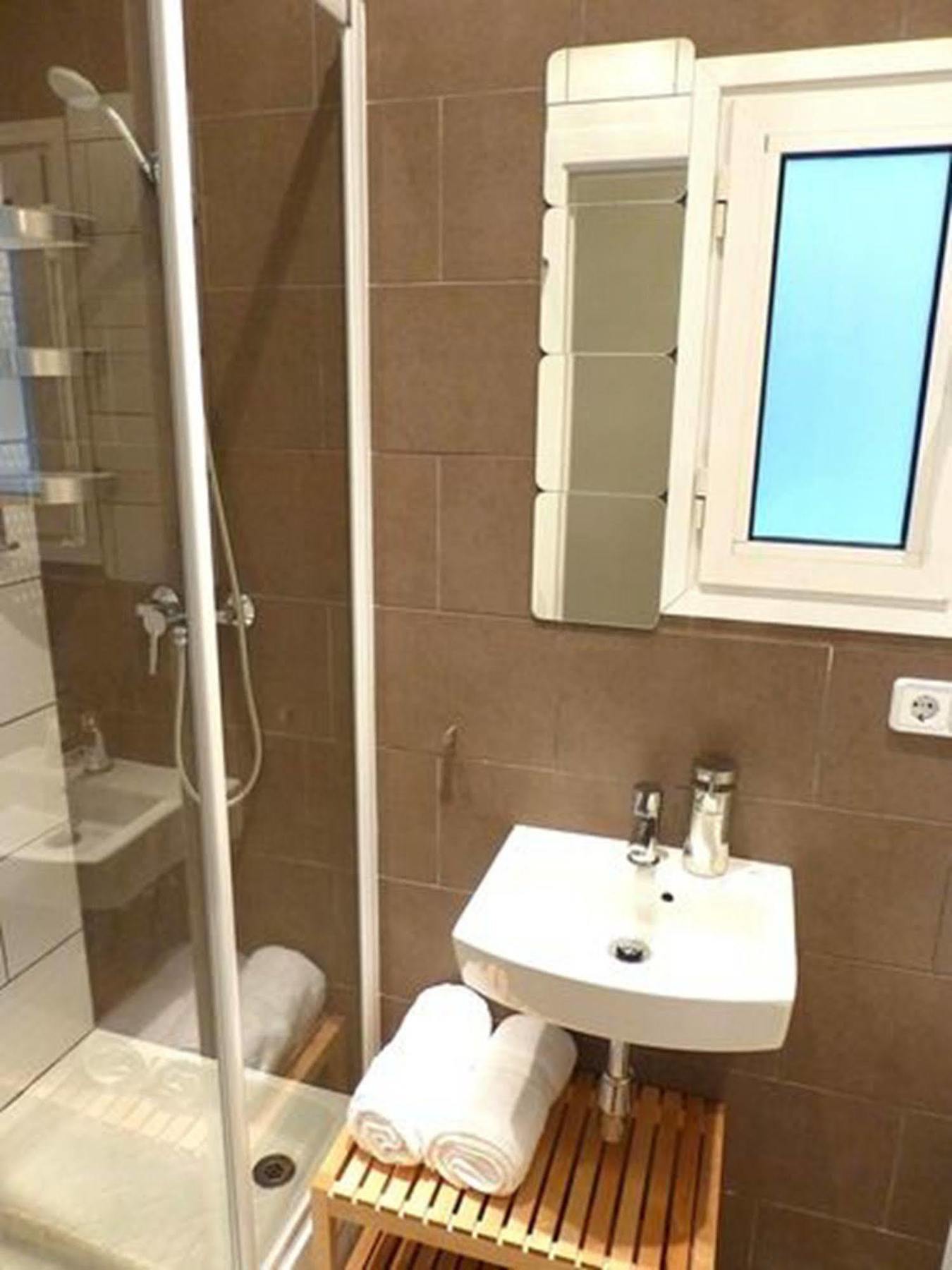 Super Balmes Guest House Барселона Экстерьер фото