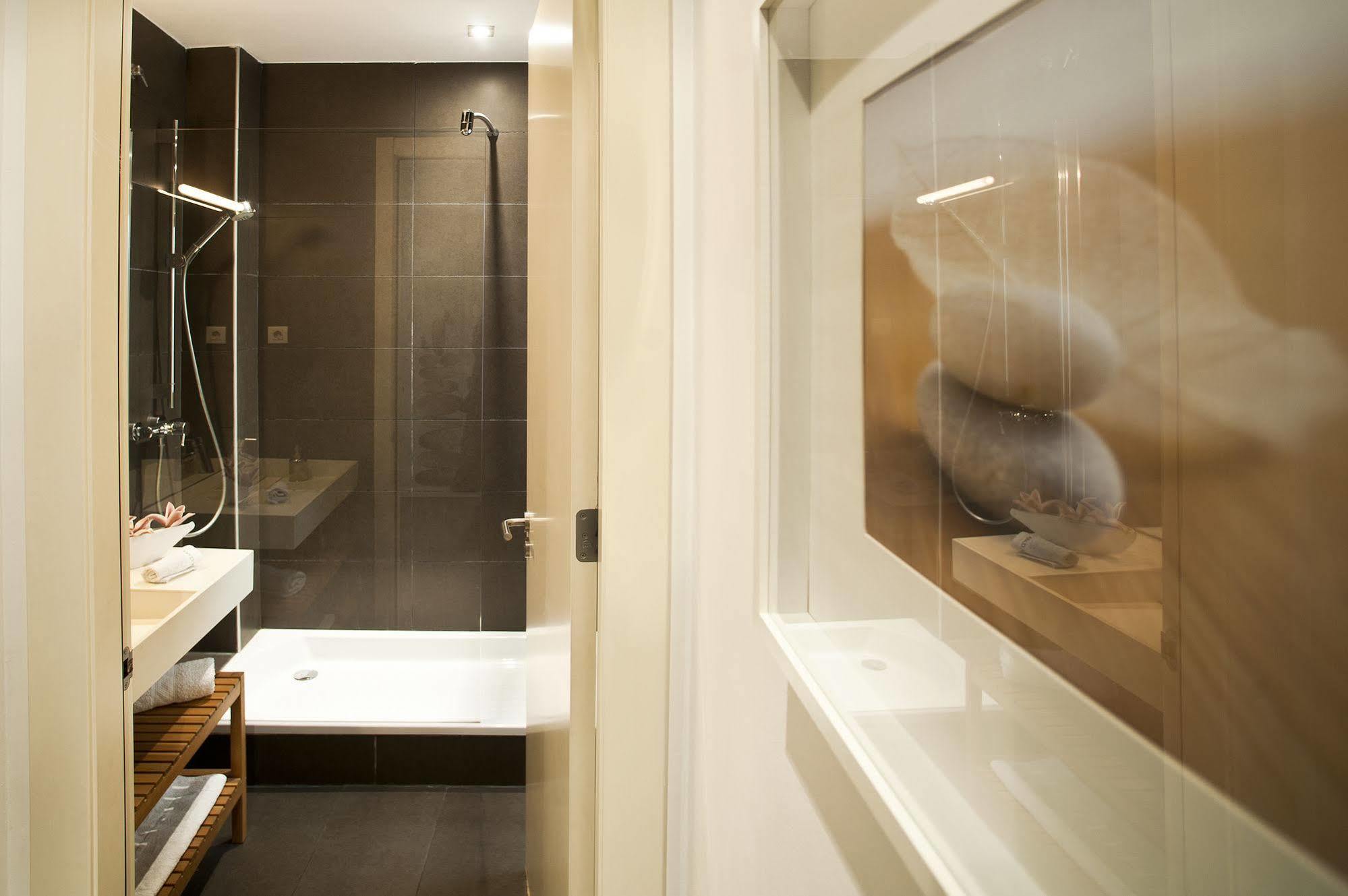 Super Balmes Guest House Барселона Экстерьер фото