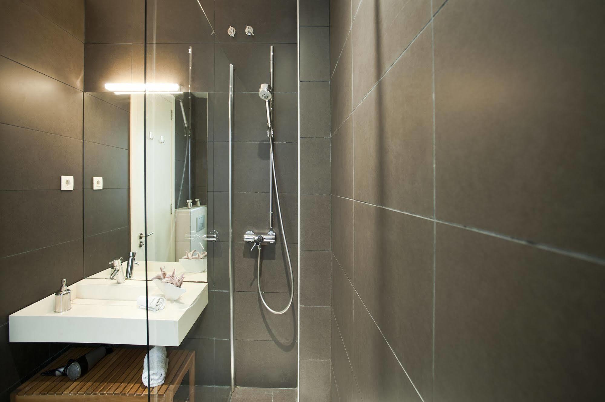 Super Balmes Guest House Барселона Экстерьер фото