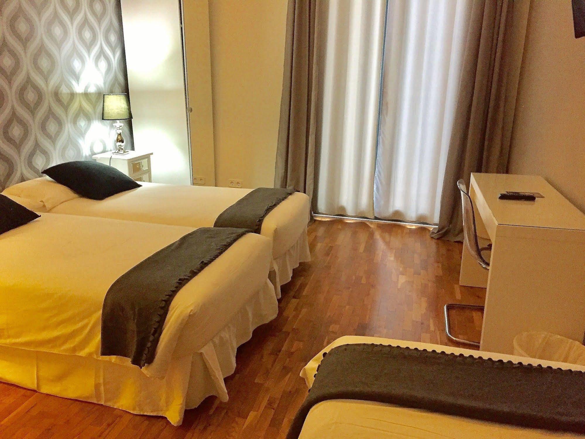 Super Balmes Guest House Барселона Экстерьер фото