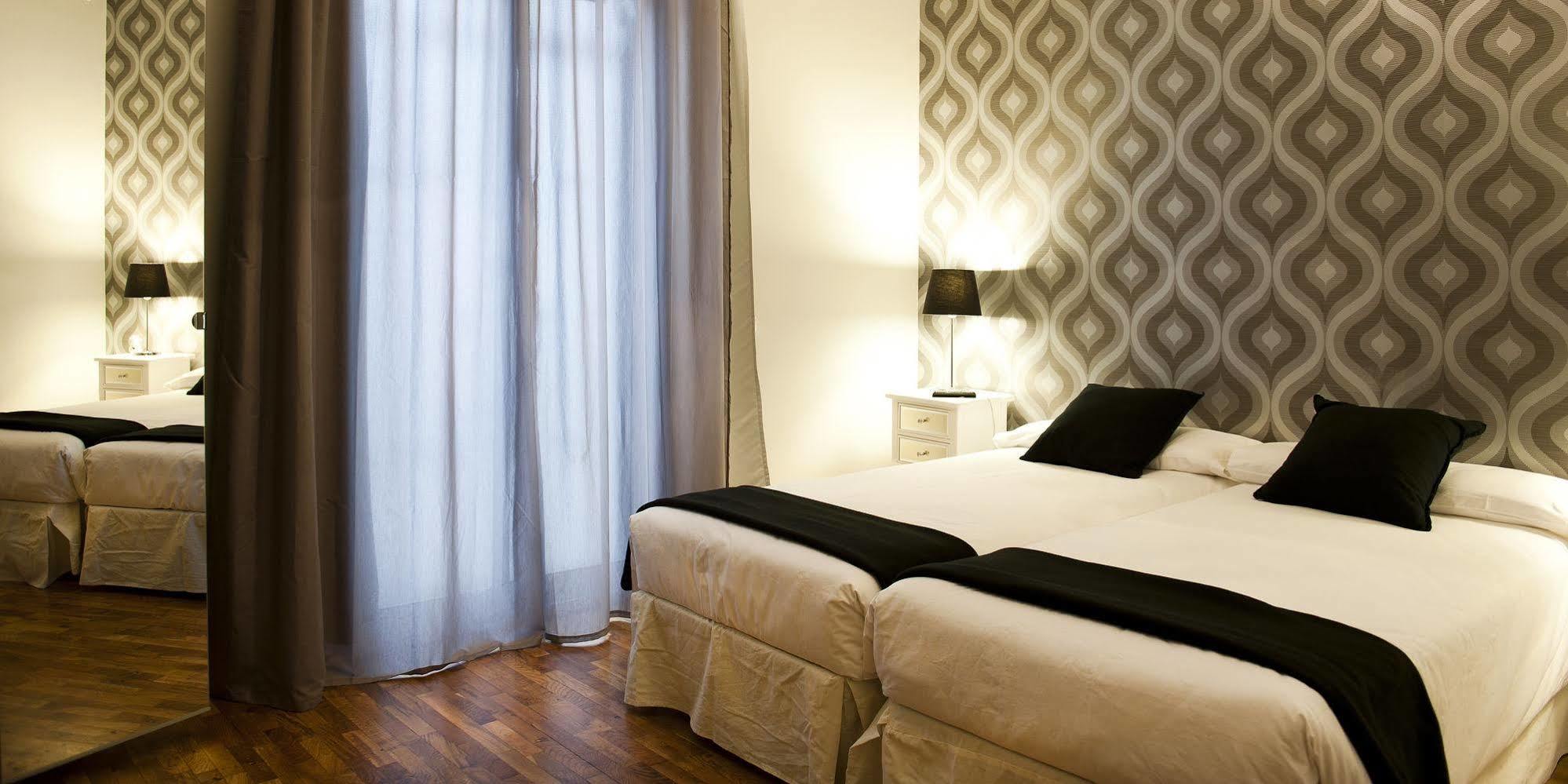 Super Balmes Guest House Барселона Экстерьер фото