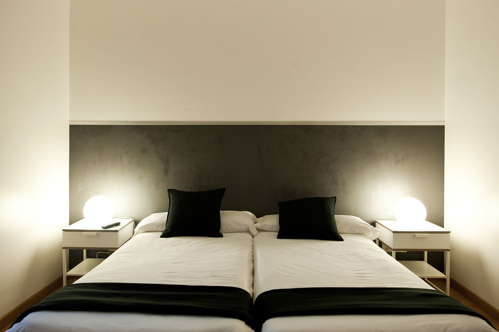 Super Balmes Guest House Барселона Экстерьер фото