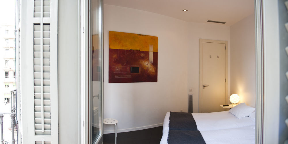 Super Balmes Guest House Барселона Экстерьер фото