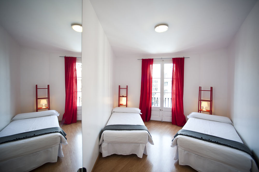 Super Balmes Guest House Барселона Экстерьер фото
